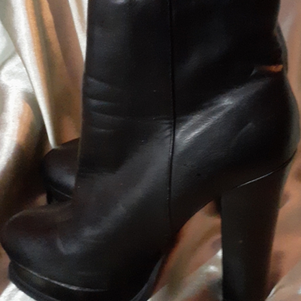 High heel boots